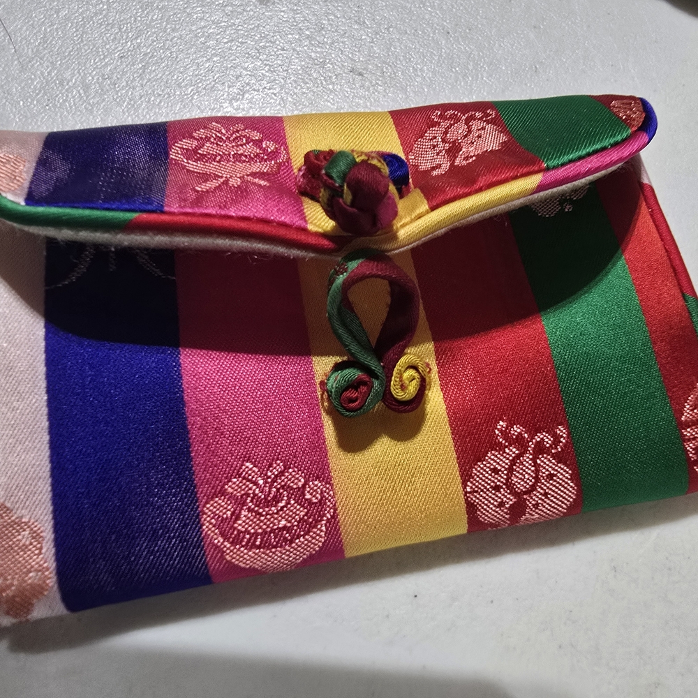 Burgandy Jewelry Roll And 2 Small Jewelry Pouches. - Picture 11 of 13